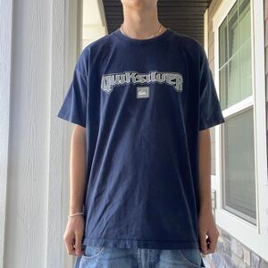 Quiksilver Men's Navy and Blue T-shirt